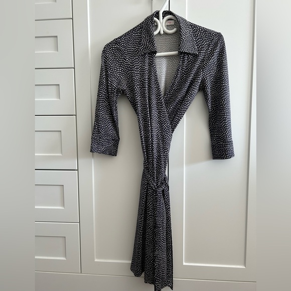 Diane Von Furstenberg wrap dress, size 4 - Picture 1 of 4